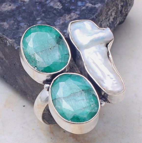 Natural rough emerald and pearl ring